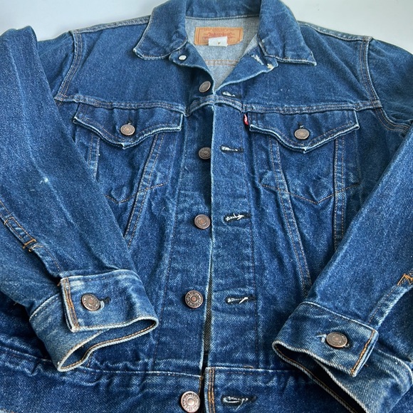 Vintage Levi dark wash button down jean jacket 70708 0216 Size 18. - Picture 16 of 16